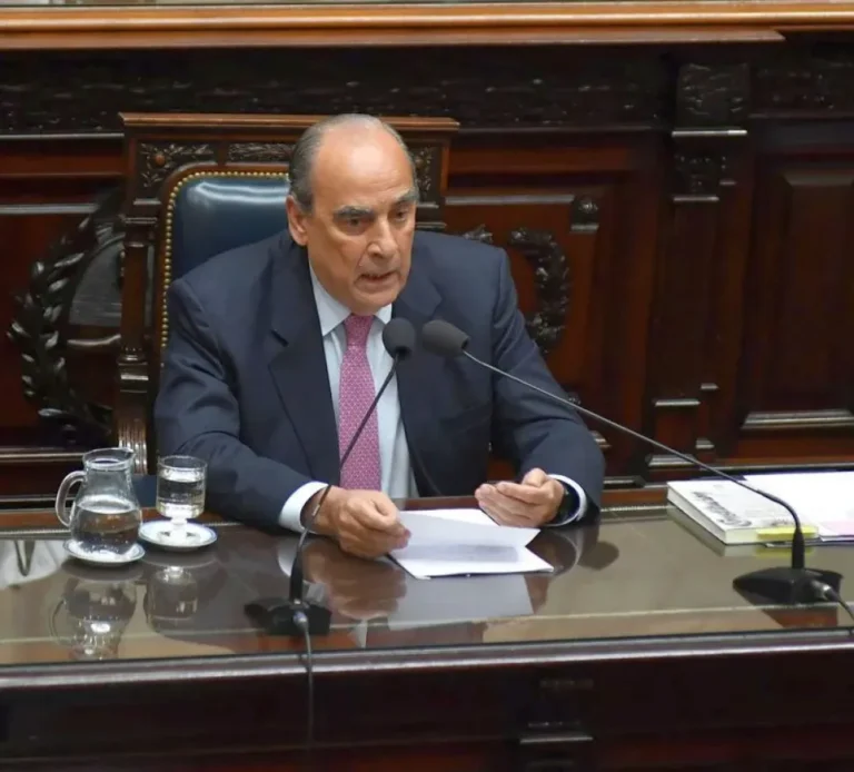 En medio de escándalos del Gobierno, Francos se presentará el miércoles en Diputados