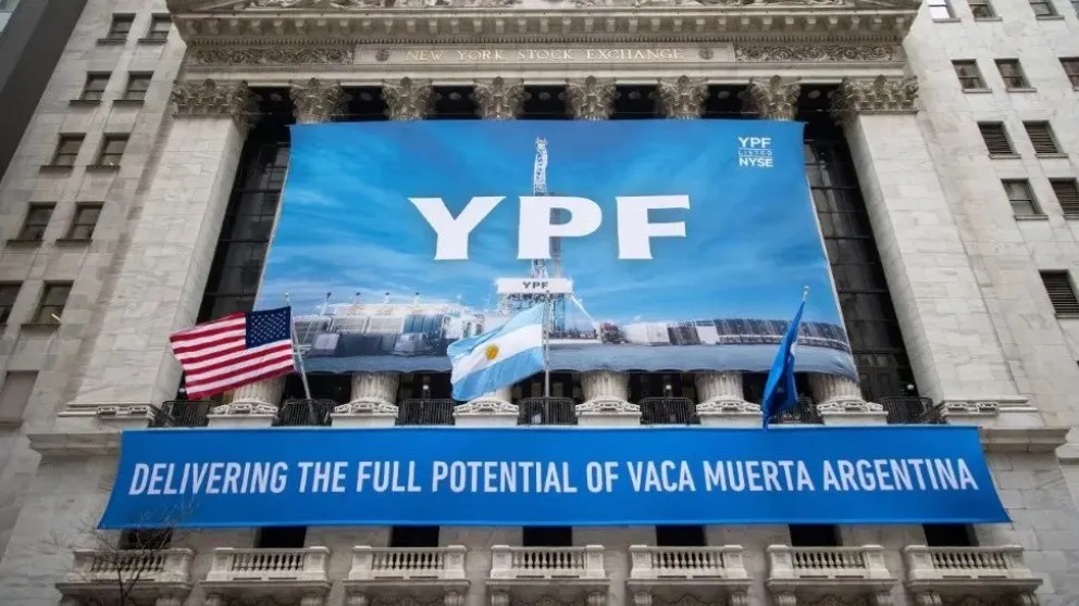 Definen si Argentina debe entregar el 51% de las acciones de YPF