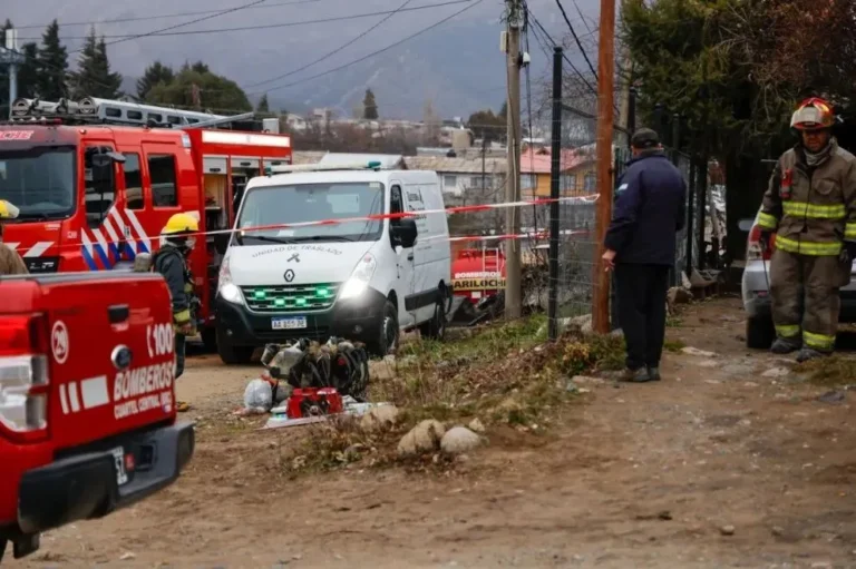Dos personas murieron en un trágico incendio en Bariloche