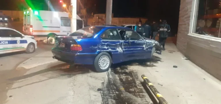 Dos vehículos colisionaron en avenida Hipólito Yrigoyen