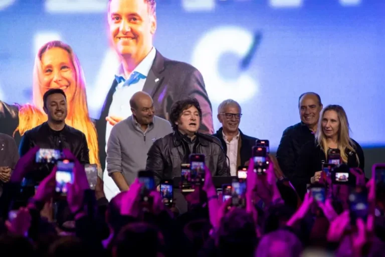 Milei encabezó acto en La Plata por lanzamiento de campaña bonaerense