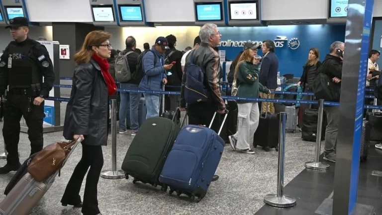 Controladores aéreos suspendieron el paro del jueves