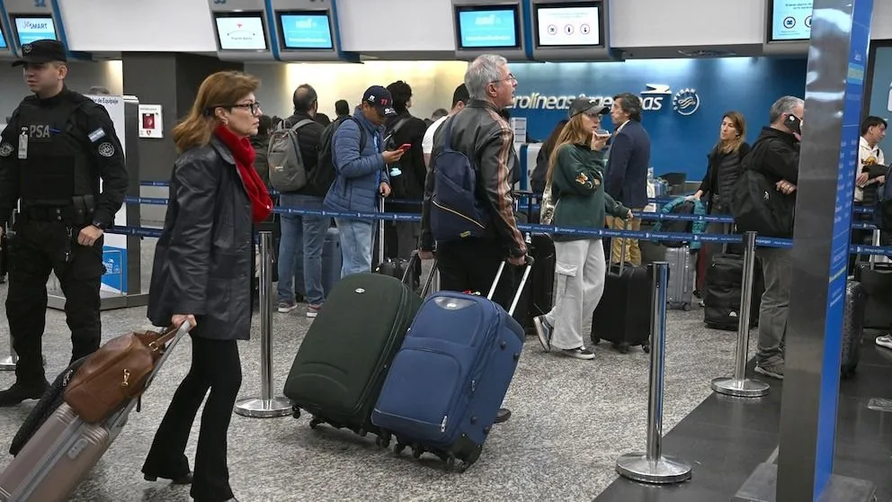 Controladores aéreos suspendieron el paro del jueves