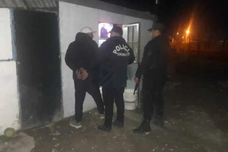 Violó la restricción de acercamiento y fue detenido