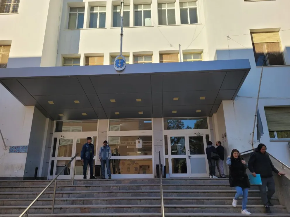 Hurtos y agresiones en el hospital: personal policial permanece las 24 horas en sectores complejos