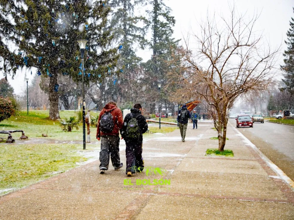Nevadas en El Bolsón: La Municipalidad insta a la precaución