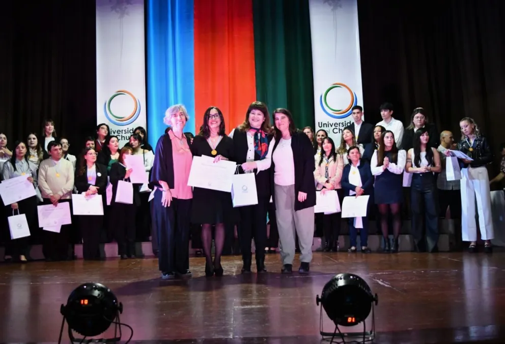 La Universidad del Chubut celebró una nueva Colación de Grados 