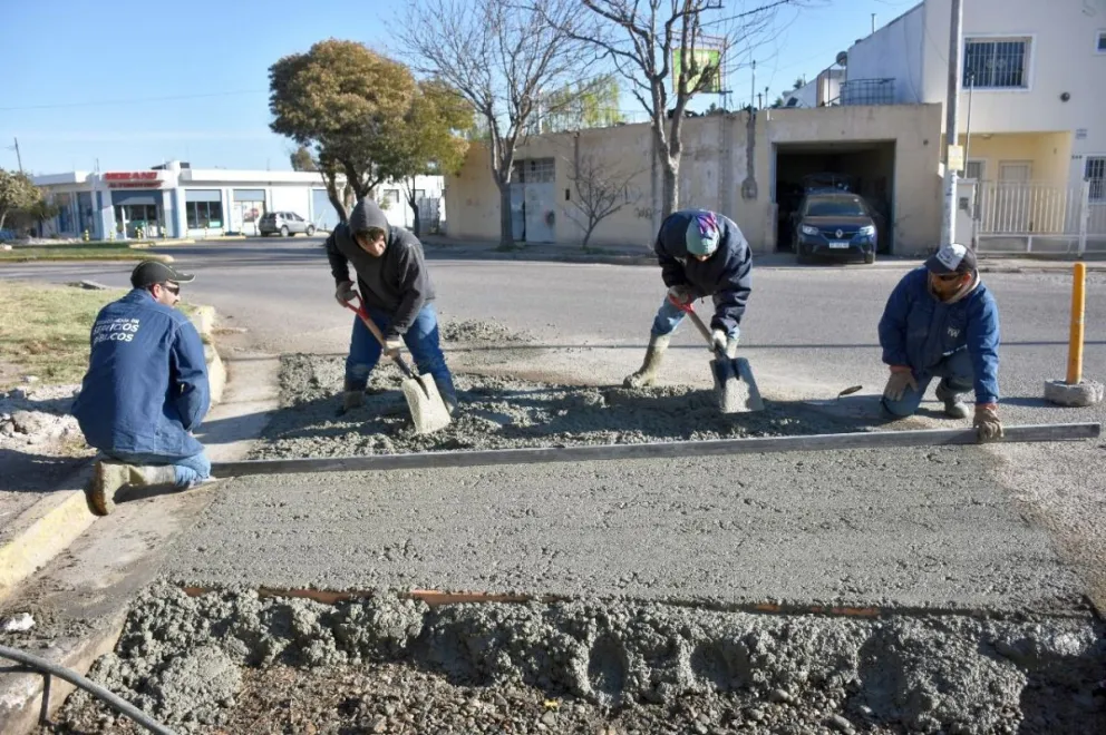 Hormigonado en Brasil y Lezana mejora acceso en zona clave de Trelew
