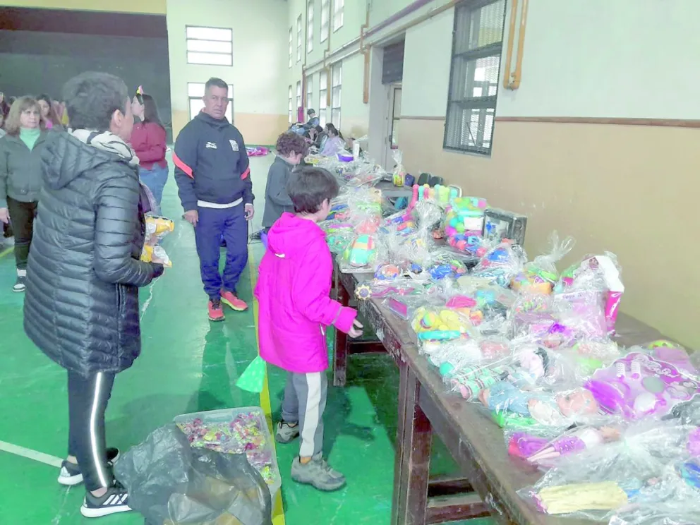 La CAI Solidaria repartió juguetes y golosinas por el Día del Niño