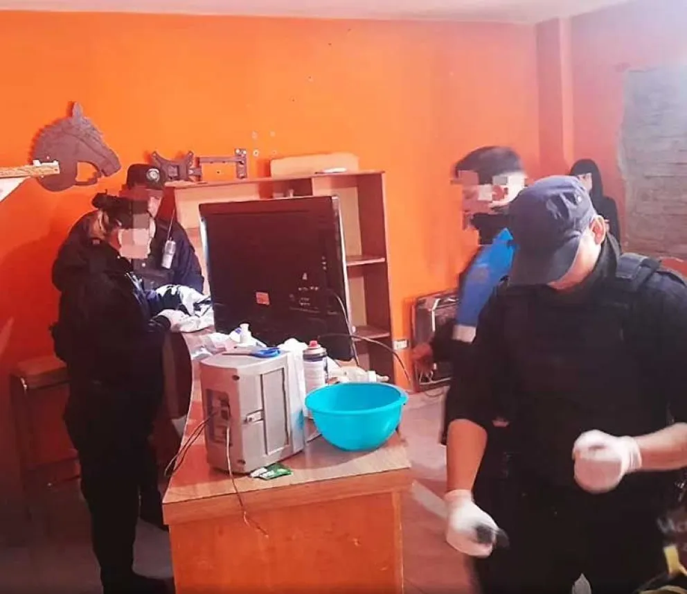 Capturan a un hombre con condena vigente y secuestran un arma