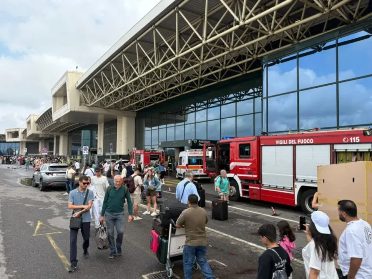 Un ataque con martillo y fuego en un aeropuerto de Italia causa pánico y demoras