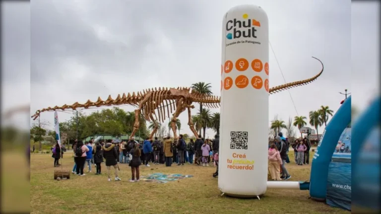“Chubut Mágico” deslumbró en Buenos Aires con un gigante prehistórico y actividades para la familia