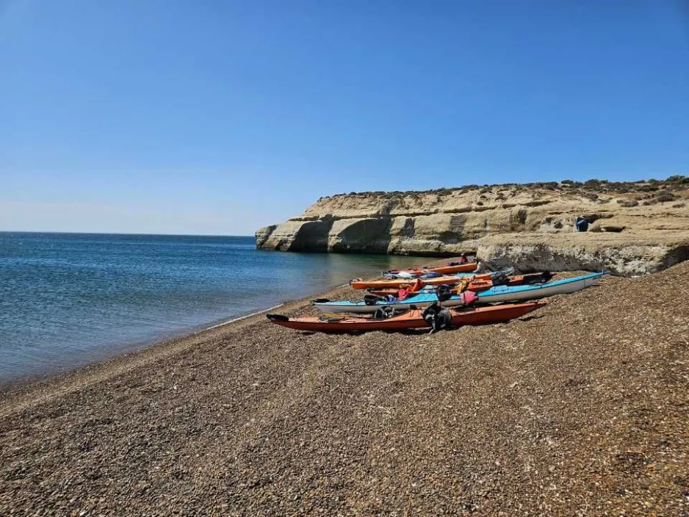 Ofrecía paseos en kayak con perfiles falsos y abusaba de mujeres