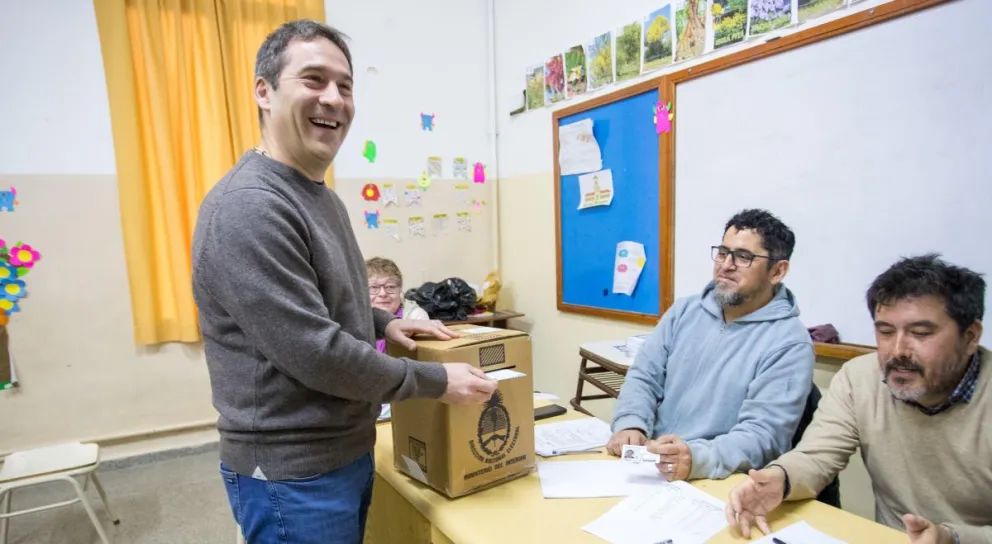 Luque, tras emitir su voto: “Esta interna despertó al peronismo, vamos a estar más vivos que nunca”