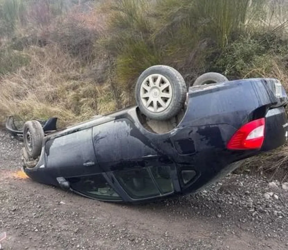 Ruta 259: un auto volcó camino al Paso Internacional con Chile