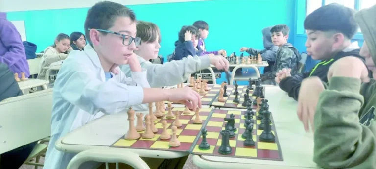 Más de 700 estudiantes participaron de la primera etapa del programa provincial “Ajedrez en el Aula”