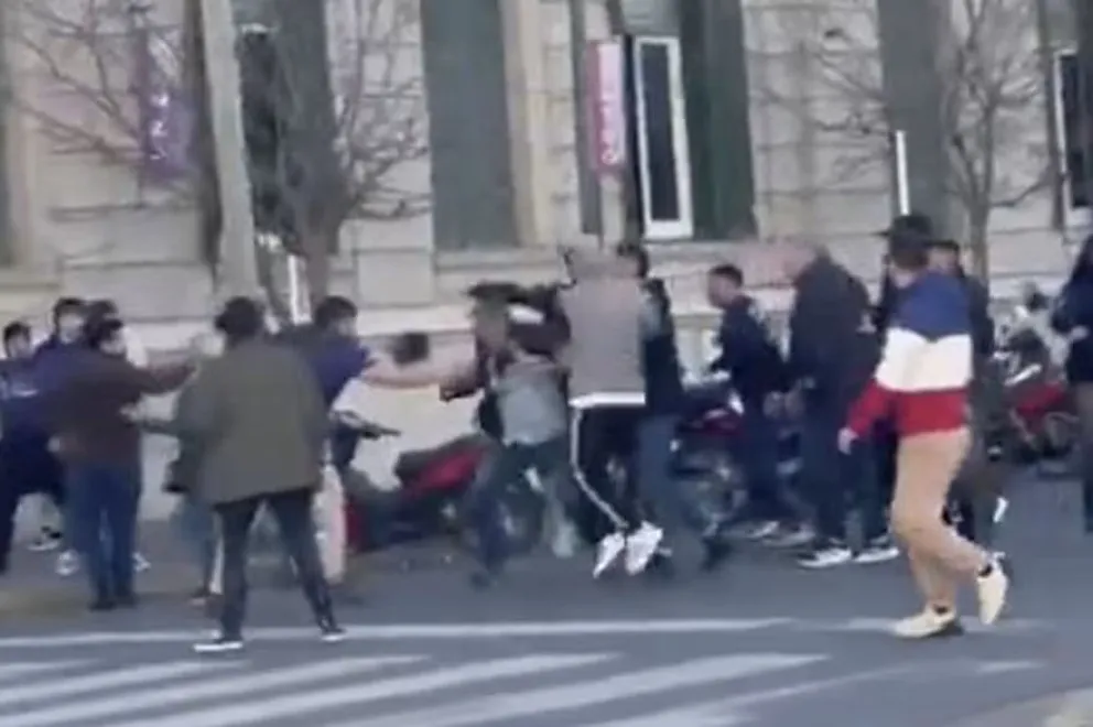 Atacaron a militantes de LLA en Junín y hay heridos: Milei culpó a “hordas kirchneristas”