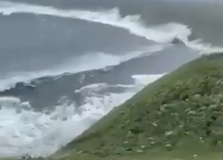 Impactante video del tsunami que generó el sismo en Kamchatka