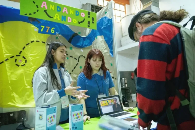 Funcionarios municipales de Rawson acompañaron la feria de educación, artes, ciencias y tecnología 2025