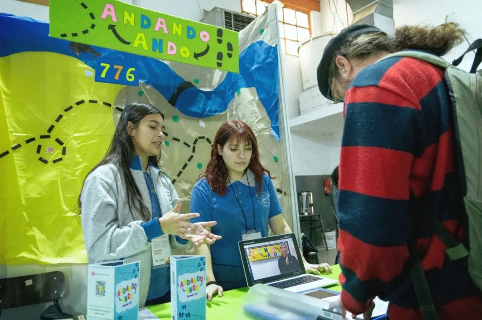 Funcionarios municipales de Rawson acompañaron la feria de educación, artes, ciencias y tecnología 2025