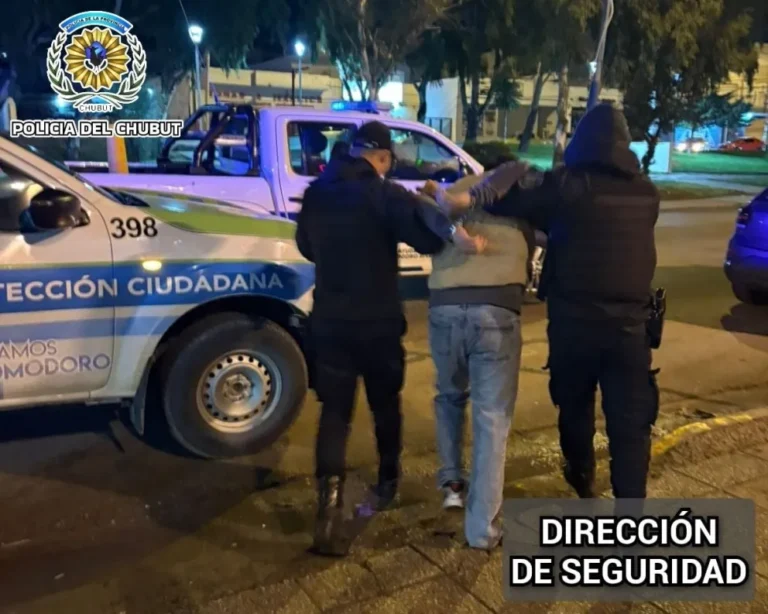 Joven detenido tras agredir a otro en un local comercial
