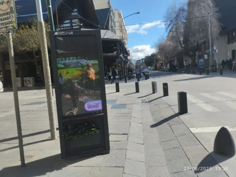 El Hoyo se promociona en pantallas de Bariloche para impulsar el turismo regional