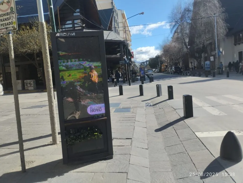 El Hoyo se promociona en pantallas de Bariloche para impulsar el turismo regional