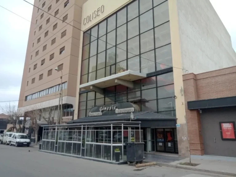 Buscan que bares y pubs de Trelew funcionen como boliches bailables