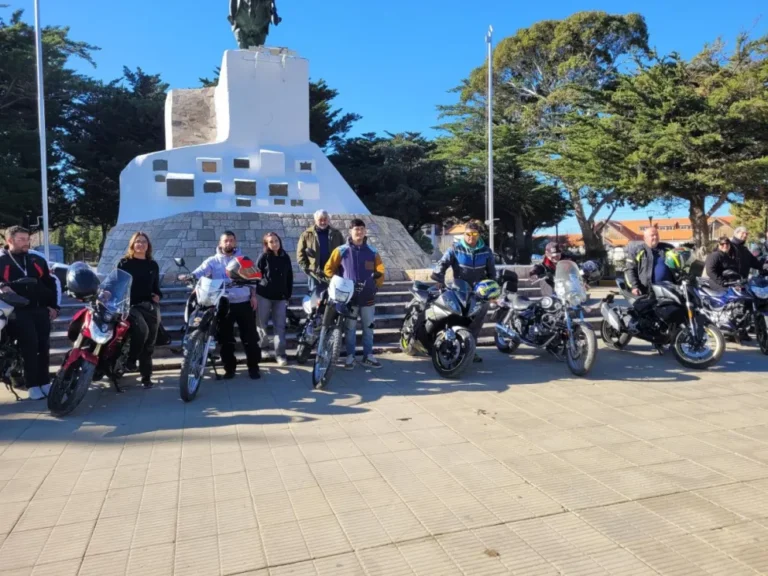 Motociclistas solidarios reúnen alimentos y juguetes para Río Mayo