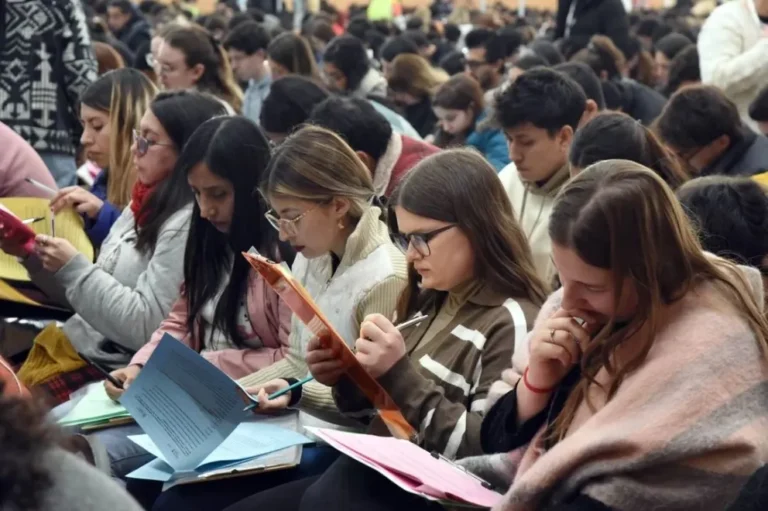 Argentina endurece la convalidación de títulos médicos para extranjeros