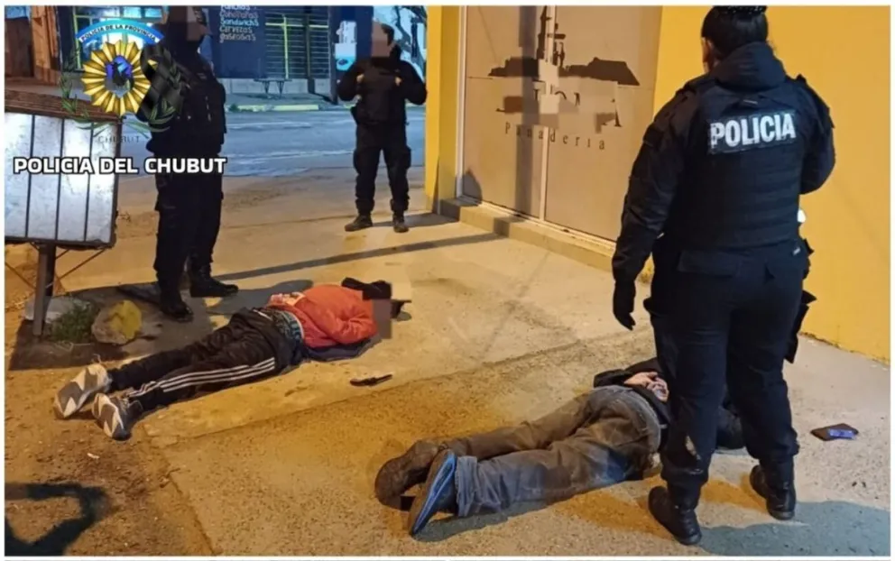 Demoraron a dos adolescentes que huyeron al ver un patrullero y dejaron caer un arma