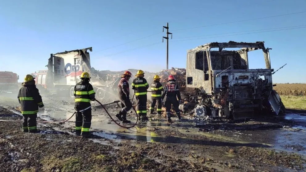 Un choque entre un camión y un auto deja tres comodorenses fallecidos en la ruta 5