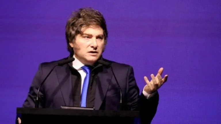 Milei domina la política argentina mientras la oposición se fragmenta