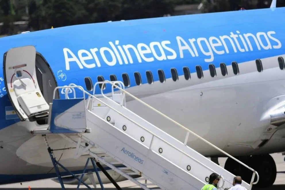 Caos en los aeropuertos: más de 15 mil pasajeros afectados por el paro de controladores