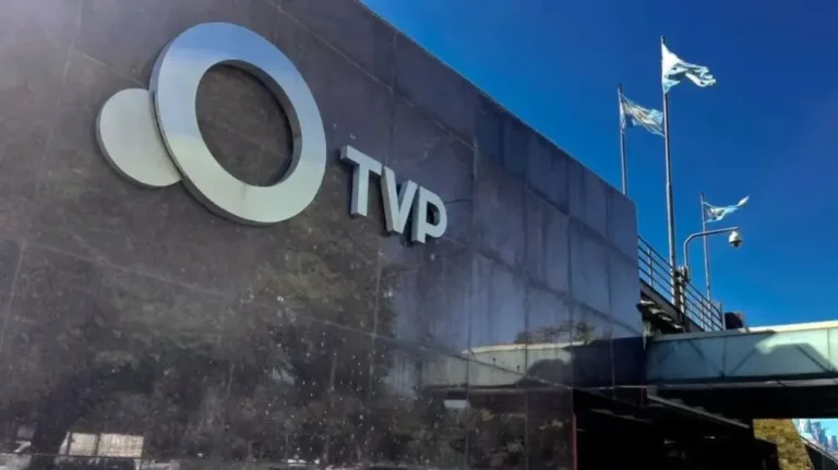 Recorte, privatización y posibles cierres: el plan del Gobierno para los medios públicos