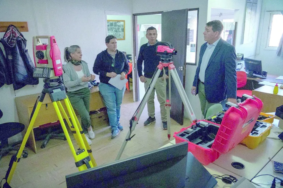 La Municipalidad de Rawson presentó nuevo equipamiento para el área de topografía