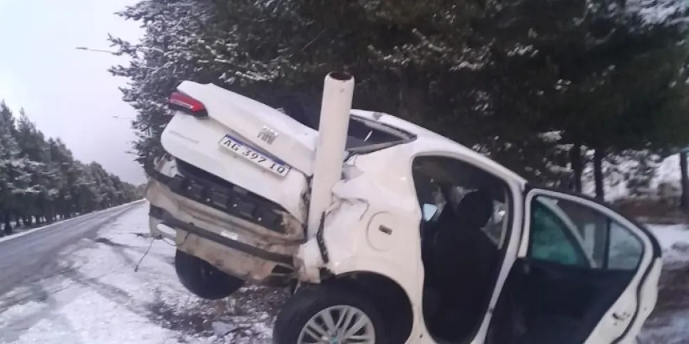 Chocó contra un poste camino al aeropuerto