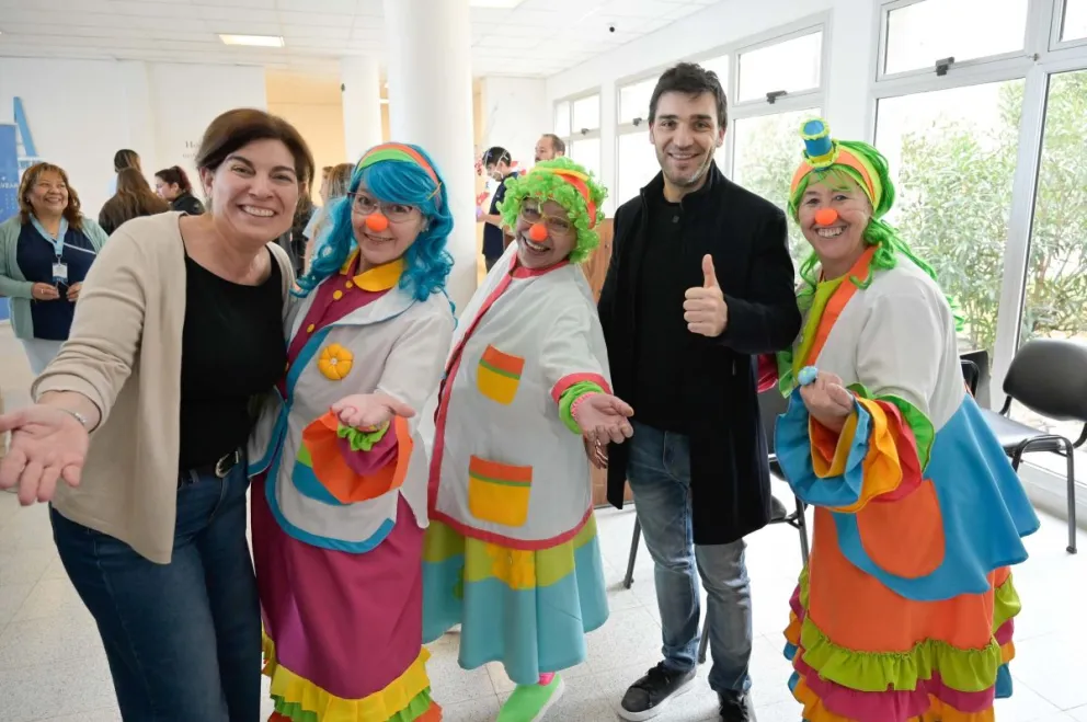 Torres inauguró obra clave del Hospital Alvear, entregó una ambulancia y una torre de laparoscopía