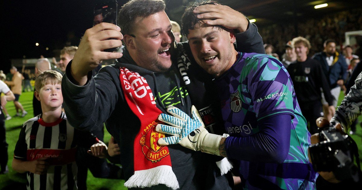 La insólita confesión del arquero del Grimsby Town tras la hazaña ante el Manchester United: "Estoy enojado..."