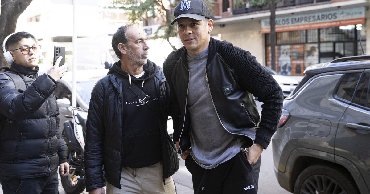 Así llegó Rojo a Racing: el guiño cómplice de Costas con el "problemita del apellido", la bendición de Milito y Saja y el contrato por productividad