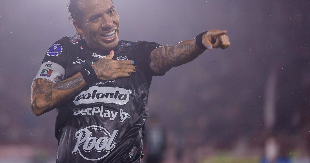 Dayro Moreno, el verdugo de Huracán en la Sudamericana que es récord en Colombia, famoso por sus indisciplinas y hombre de la construcción