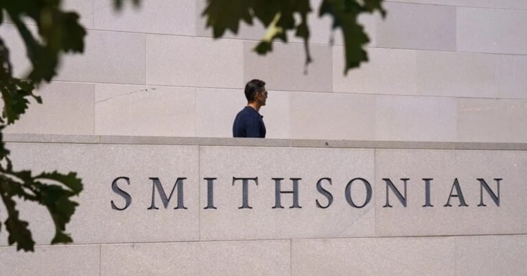 Trump acusa a los museos de EE.UU. de “adoctrinamiento ideológico”