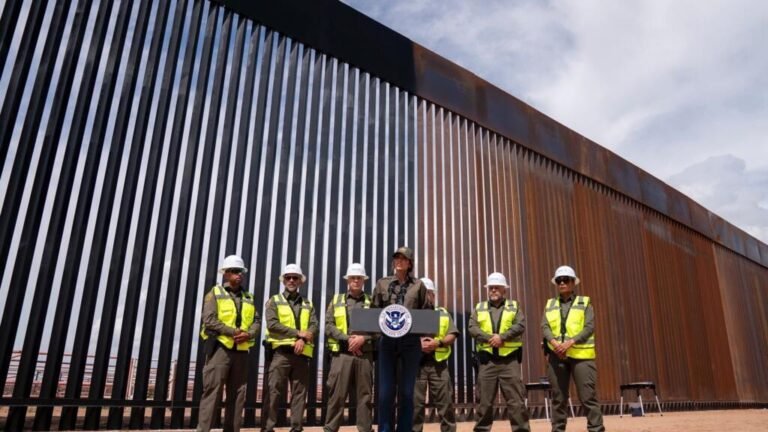 Trump ordena pintar de negro el muro fronterizo para dificultar el paso de migrantes desde México