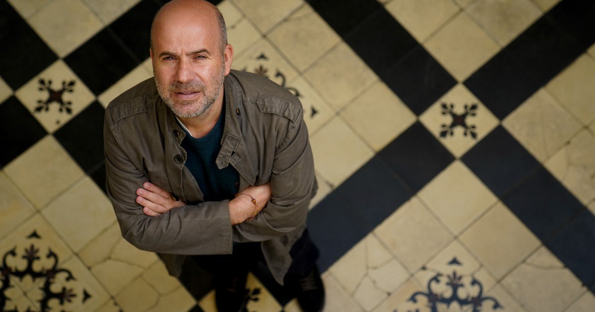 "La infelicidad es un motor de creación", dice Javier Peña, el creador del podcast ‘Grandes infelices’