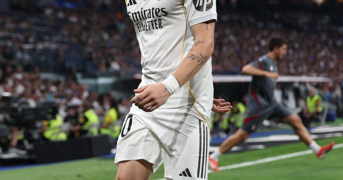 Sigue la "Mastantuonomanía" en España y los medios de Madrid ya lo tildan de "ídolo exprés"