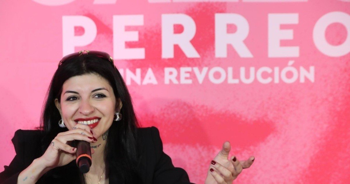 "Seguimos buscando la igualdad", dijo Cazzu al presentar su libro