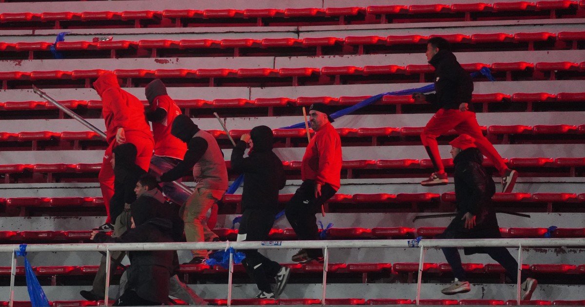 Todo lo que no se hizo y todo lo que se hizo mal en la noche de terror que se vivió en la cancha de Independiente