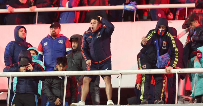 "Es la mayor crisis de la historia del fútbol chileno", la prensa trasandina identificó a un grupo de la barra de la U como el responsable del inicio de los incidentes