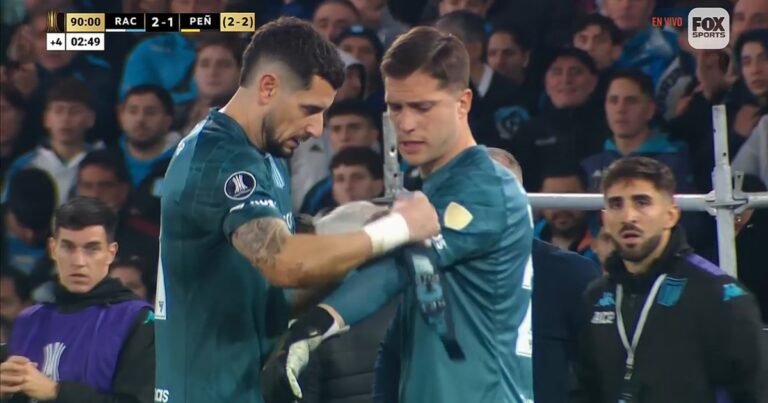 Lo que no se vio del festejo de Racing: la calentura de Arias con Costas que lo sacó antes del final