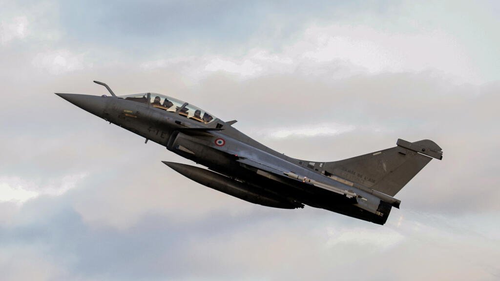 Francia enviará tres aviones de combate a Polonia tras incursión de drones rusos